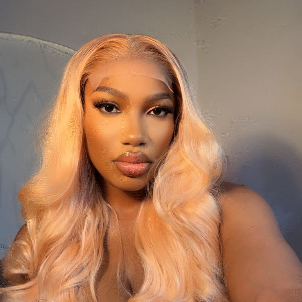 Blonde wavy wig